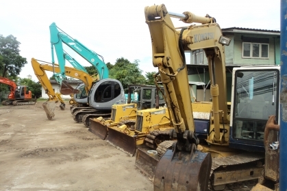 บริษัท เจซีซี แมชีน ขายรถขุด  รถดัน นำเข้าจากญีปุ่นแท้ๆๆ  รถสวย สภาพดี  มีหลายรุ่นหลายคัน