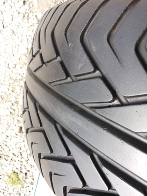 ขายยาง235/60/18 ปี 09 YOKOHAMA ADVAN ST 1 คู่  ราคา :  2,500.00  บาท