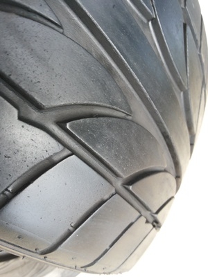 ขายยาง225/40/18 ปี 1012 ACHILLES INDO 1 คู่  ราคา :  3,500.00  บาท