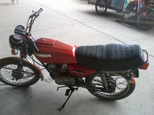 Honda GL100รถมีทะเบียนพร้อมโอนคับแต่ขาดต่อใช้งานได้เลยใช่ทุกวันสนใจรายละเอียดโทคุยเลยคับ 082-1977661 วิทย์