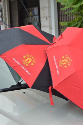 ร่มแมนยู ลิขสิทธิ์แท้ ของใหม่ มือ 1  ถูก เหมาะหน้าฝน