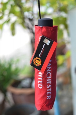 ร่มแมนยู ลิขสิทธิ์แท้ ของใหม่ มือ 1  ถูก เหมาะหน้าฝน