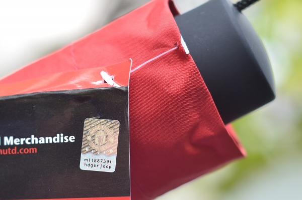 ร่มแมนยู ลิขสิทธิ์แท้ ของใหม่ มือ 1  ถูก เหมาะหน้าฝน