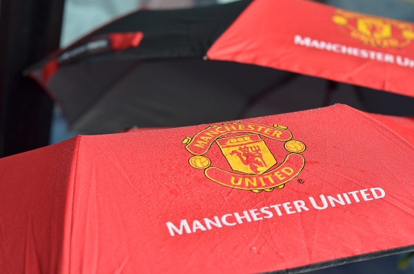 ร่มแมนยู ลิขสิทธิ์แท้ ของใหม่ มือ 1  ถูก เหมาะหน้าฝน