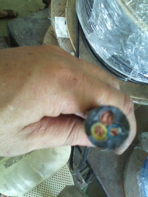 กิโลกรัมละ 195 บาท สายไฟใหม่นำเข้าจากเยรมัน หลากหลายเป็นแบบสายทองแดงอ่อน มีตั้งแต่เล็กไปจนถึงใหญ่ๆ