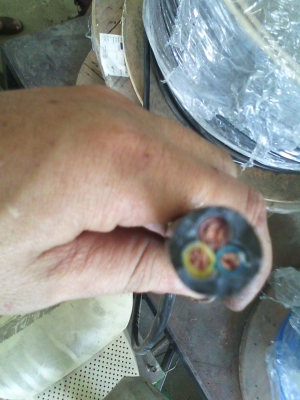 กิโลกรัมละ 195 บาท สายไฟใหม่นำเข้าจากเยรมัน หลากหลายเป็นแบบสายทองแดงอ่อน มีตั้งแต่เล็กไปจนถึงใหญ่ๆ