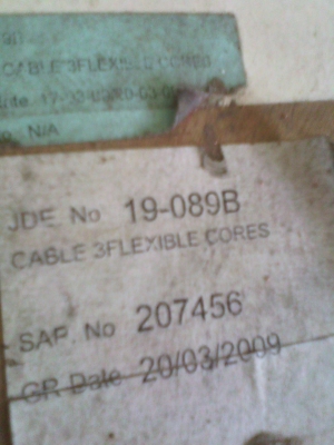 กิโลกรัมละ 195 บาท สายไฟใหม่นำเข้าจากเยรมัน หลากหลายเป็นแบบสายทองแดงอ่อน มีตั้งแต่เล็กไปจนถึงใหญ่ๆ