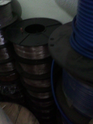 กิโลกรัมละ 195 บาท สายไฟใหม่นำเข้าจากเยรมัน หลากหลายเป็นแบบสายทองแดงอ่อน มีตั้งแต่เล็กไปจนถึงใหญ่ๆ