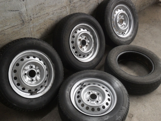 ล้อกะทะ13นิ้ว 4รู100 พร้อมยาง สวยๆ 4 ล้อ ราคา 2200 บาท+ยางอะไหล่