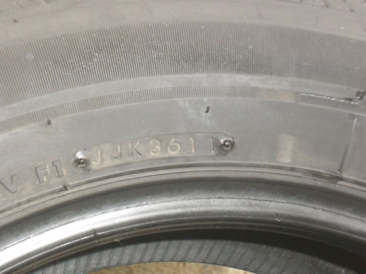 ยาง BRIDGESTONE 215/60R16 ปี11 สวยๆ4 เส้น ราคา 2200 บาท