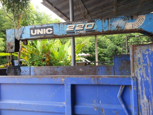 รถอีซูซุ 6 ล้อ 130 แรงม้า  ติดเครน UNIC  2.5 ตัน  สนใจติดต่อ 081 - 6079515