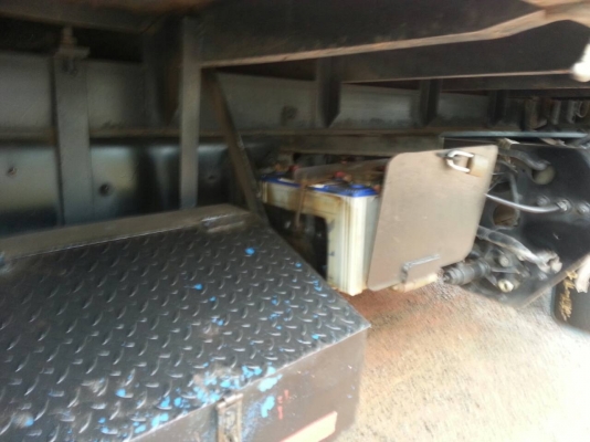 รถฮีโน่ 10 ล้อ รั่ว  220 แรงม้า ปี 46  สนใจติดต่อ 081 - 6079515