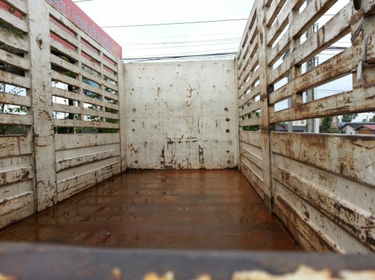 รถฮีโน่ 10 ล้อ รั่ว  220 แรงม้า ปี 46  สนใจติดต่อ 081 - 6079515