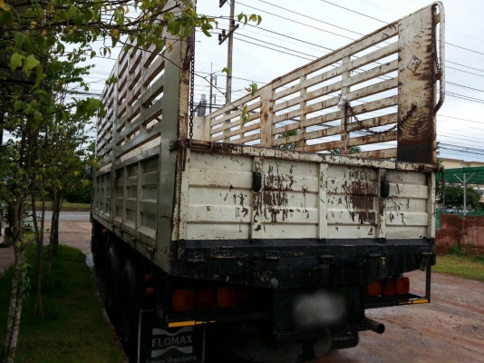 รถฮีโน่ 10 ล้อ รั่ว  220 แรงม้า ปี 46  สนใจติดต่อ 081 - 6079515