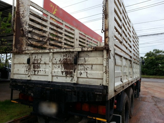 รถฮีโน่ 10 ล้อ รั่ว  220 แรงม้า ปี 46  สนใจติดต่อ 081 - 6079515