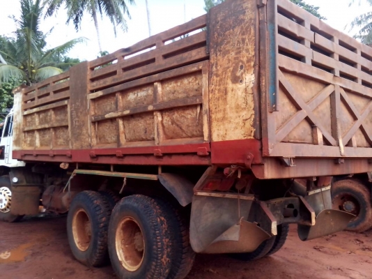 รถฮีโน่ 10 ล้อดั้ม FL18  เปลื่ยนเครื่อง 220 แรงม้า  สนใจติดต่อ 081 - 6079515