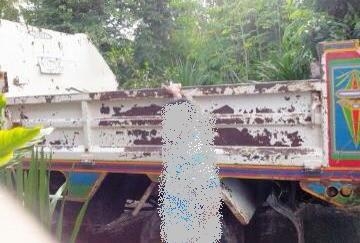 ***ขายแล้วครับขอบคุณ Truck2handขาย 6ล้อดั๊มดิน ราคาเบาๆ  HINO FD 195HP HO7D เครื่องแหน่น แฮงดี  ช่วงล่างแหน่นคัสซีงามบ่มีผุ บ่มีดามเน้อ  กระบะดั๊มเหล็ก3.60ม.สภาพดีข้างดีพื้นดีไม่ผุไม่หัก สีพอใช้  หัวงามภายในเบิ่งดีคอนโซลครบ แอร์ เครื่องเสียงกระหึ่ม พ.พาวเ