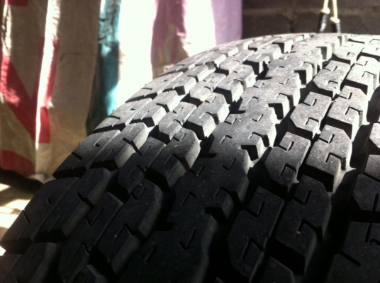 ขายยางบริดสโตน245/70/16 ยางลงดิน5วันยางปี2013ไม่ได้ลงรูปไม่ดีจริงไม่กล้าขายคับ