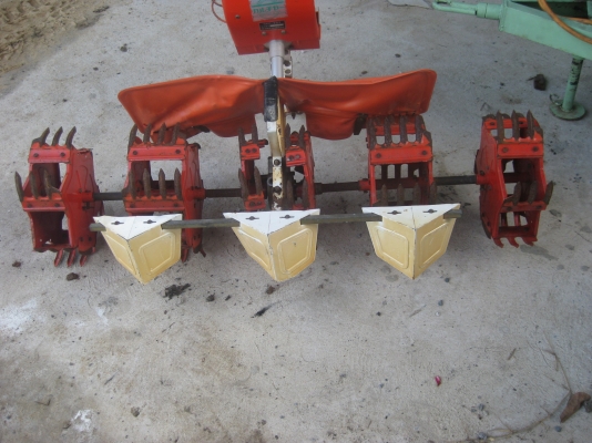 เครื่องพรวนหญ้าในร่องนาดำ