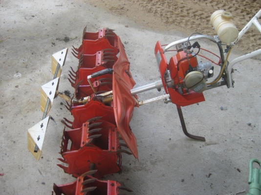 เครื่องพรวนหญ้าในร่องนาดำ