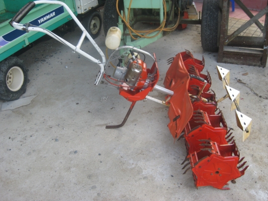 เครื่องพรวนหญ้าในร่องนาดำ