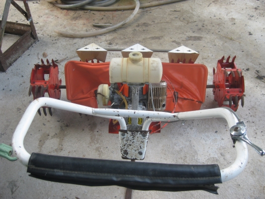 เครื่องพรวนหญ้าในร่องนาดำ