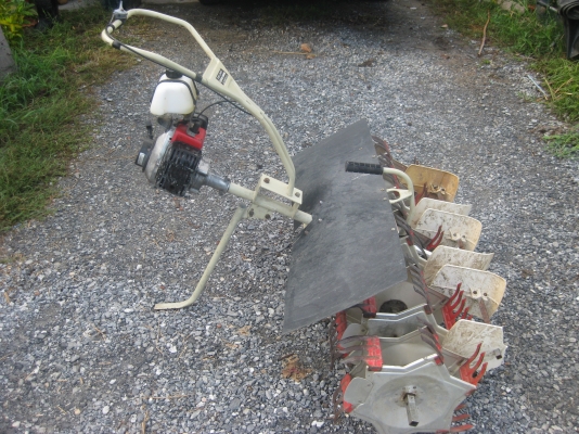 เครื่องพรวนหญ้าในร่องนาดำ