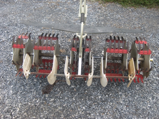 เครื่องพรวนหญ้าในร่องนาดำ