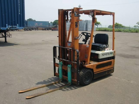 ซื้อขายประมูลรถForklift รถเก่ารถซากเหมาะทำอะไหล่ราคาสุดถูก