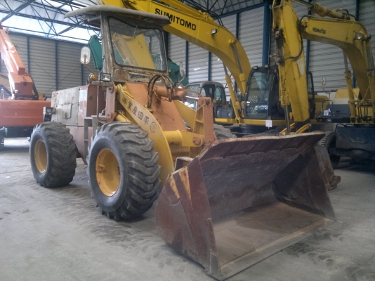 ขายรถตักล้อยาง KOMATSU 515 รถนอกนำเข้าไม่เคยใช้ในไทย ราคาไม่สูงครับ