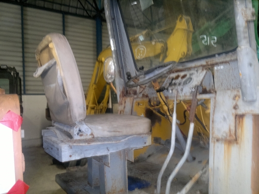 ขายรถตักล้อยาง KOMATSU 515 รถนอกนำเข้าไม่เคยใช้ในไทย ราคาไม่สูงครับ