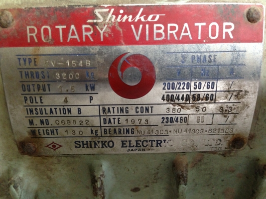 ขายมอเตอรสั่น Shinko 2 HP. 1400 RPM. Japan สภาพดี หนักมากๆ น่าจะ 100 กว่ากิโลกรัม ฝาครอบในรูปไม่ได้ใส่ แต่จริงๆมีข้างนึง อีกข้างไม่มีครับ