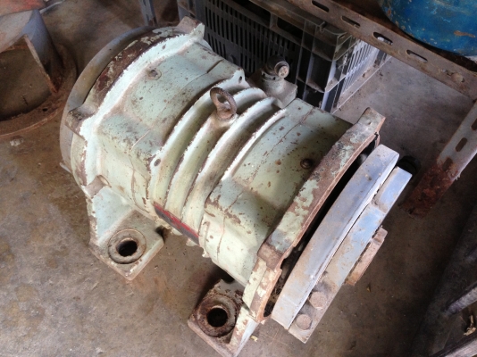 ขายมอเตอรสั่น Shinko 2 HP. 1400 RPM. Japan สภาพดี หนักมากๆ น่าจะ 100 กว่ากิโลกรัม ฝาครอบในรูปไม่ได้ใส่ แต่จริงๆมีข้างนึง อีกข้างไม่มีครับ