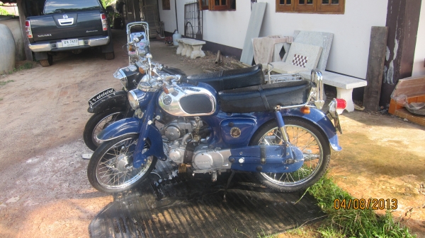 คันที่1 ชี201 เดิมๆทั้งคันสวยๆพร้อมประกวดเครื่องเดิมฟิตใหม่ cdi เรียบร้อยครับขี่ดีไม่มีสะดุดครับ ชี201รุ่นนี้เริ่มหายากแล้วครับ ราคาเปิดที่27000บาทต่อรองได้นิดน่อยครับ ส่งได้ทั่วไทย สนใจสอบถามได้ครับ0801696651 รถยุอำนาจเจริญครับ no-book ออกใบซื้อขายให้ครั