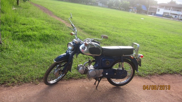 คันที่1 ชี201 เดิมๆทั้งคันสวยๆพร้อมประกวดเครื่องเดิมฟิตใหม่ cdi เรียบร้อยครับขี่ดีไม่มีสะดุดครับ ชี201รุ่นนี้เริ่มหายากแล้วครับ ราคาเปิดที่27000บาทต่อรองได้นิดน่อยครับ ส่งได้ทั่วไทย สนใจสอบถามได้ครับ0801696651 รถยุอำนาจเจริญครับ no-book ออกใบซื้อขายให้ครั