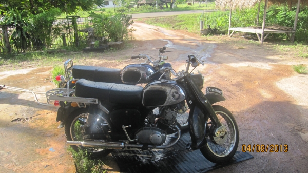 คันที่1 ชี201 เดิมๆทั้งคันสวยๆพร้อมประกวดเครื่องเดิมฟิตใหม่ cdi เรียบร้อยครับขี่ดีไม่มีสะดุดครับ ชี201รุ่นนี้เริ่มหายากแล้วครับ ราคาเปิดที่27000บาทต่อรองได้นิดน่อยครับ ส่งได้ทั่วไทย สนใจสอบถามได้ครับ0801696651 รถยุอำนาจเจริญครับ no-book ออกใบซื้อขายให้ครั