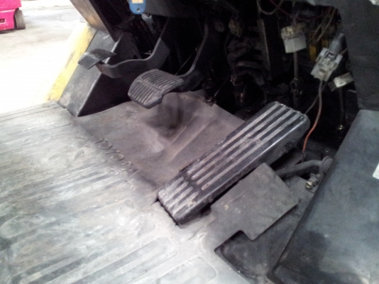 Forklift TOYOTA ขนาด 4.5 ตัน รุ่น 7 ถูก ๆเลยครับ  Model 02-7FG45