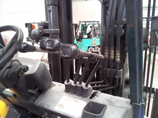 Forklift TOYOTA ขนาด 4.5 ตัน รุ่น 7 ถูก ๆเลยครับ  Model 02-7FG45
