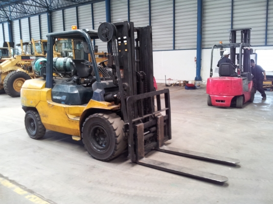 Forklift TOYOTA ขนาด 4.5 ตัน รุ่น 7 ถูก ๆเลยครับ  Model 02-7FG45
