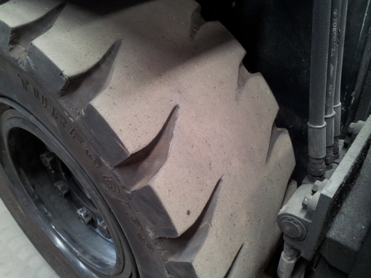 Forklift TOYOTA ขนาด 4.5 ตัน รุ่น 7 ถูก ๆเลยครับ  Model 02-7FG45