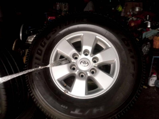 ขายแม๊กวีโก้ พร้อมยางครับ 255 70 15