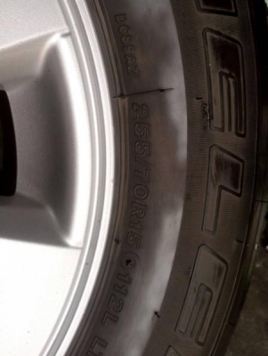 ขายแม๊กวีโก้ พร้อมยางครับ 255 70 15