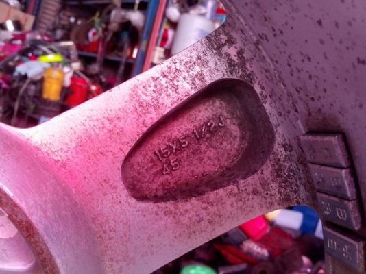 ขายแม๊ก HONDA พร้อมยาง ขอบ 15