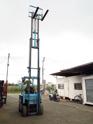 รถยกไฟฟ้า แบบนั่งขับขนาด 1.5 ตัน เสาสูง 6 เมตร Toyota 5FB15 นำเข้าจากญี่ปุ่น