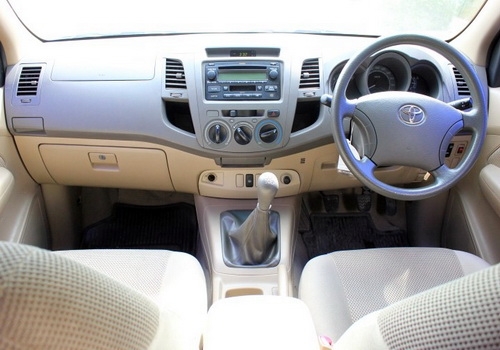 รถสวยพร้อมใช้ Vigo 2.5E 4ประตู MT มีแคร์รี่บอย ปี 2010