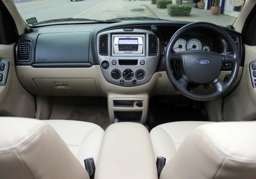 Ford Escape 2.3XLT AT 2004 มีSunroof สีดำ Ford Escape 2.3XLT AT 2004 มีSunroof สีดำ