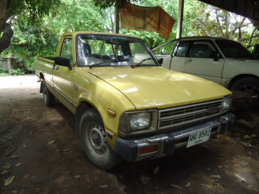 ใครเห็นใครก้อทักครับ เรื่องจริงๆ  ขายกระบะ TOYOTA ม้าดำ ปี27 เครื่องเดิมๆ CLASSIC สวยๆสภาพดีมาก 82,000.- กระบะเดิมๆ ไม่มีผุ บานประตูปิดสนิท เหมือนรถใหม่ครับ พร้อมทะเบียนและเอกสารโอนครับ สนใจติดต่อ กัน เชียงใหม่ 088-2584084 ;D