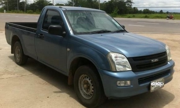 ISUZU D-MAX SPARK EX 3.0 Di MT ปี 46 รถบ้านสภาพดีเดิมพร้อมใช้งาน เครื่องแห้งแรงดีไม่เยิ้ม ภายในเก๋งคอนโซลสวยครบ CD MP3 แอร์เย็น พ.เพาเวอร์ ก.ธรรมดา กระบะปูพื้นยางลายเนอร์สภาพสวย ช่วงล่างแน่นหนึบ ยางสภาพดี 4 เส้นประมาณ 70\% พร้อมใช้งาน เอกสารทะเบียนภาษีครบพ