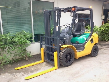 ขายรถยกโฟร์คลิฟท์ยี่ห้อ KOMAT'SU FD25-16 ขายรถยกโฟร์คลิฟท์ยี่ห้อ KOMAT'SU FD25-16