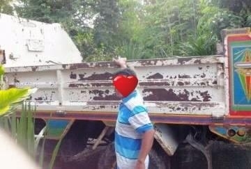 HINO FD 195 HP HO7D สมอทอง หกล้อดั๊มพ์ กระบะดั๊มพ์เหล็ก 6 ตันยิงหน้าความยาว 3.60 เมตร ภายในห้องเก๋งสวยครบ เครื่องเสียง CD MP3 แอร์เย็น พ.เพาเวอร์ ก.ไฟฟ้า ระบบเบรคทริ๊ปฟี้ เครื่องยนต์แน่นดีแรงดี ช่วงล่างยาง 8.25 ขอบ 16 สภาพดี 70\% พร้อมบรรทุกพร้อมใช้งาน เอก HINO FD 195 HP HO7D สมอทอง หกล้อดั๊มพ์ กระบะดั๊มพ์เหล็ก 6 ตันยิงหน้าความยาว 3.60 เมตร ภายในห้องเก๋งสวยครบ เครื่องเสียง CD MP3 แอร์เย็น พ.เพาเวอร์ ก.ไฟฟ้า ระบบเบรคทริ๊ปฟี้ เครื่องยนต์แน่นดีแรงดี ช่วงล่างยาง 8.25 ขอบ 16 สภาพดี 70\% พร้อมบรรทุกพร้อมใช้งาน เอก